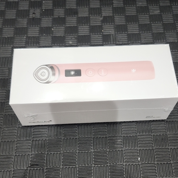 Medicube AGE-R Booster Pro White - Sealed - Picture 2 of 4